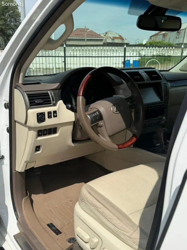 Lexus GX series 2017 · 4.6 AT