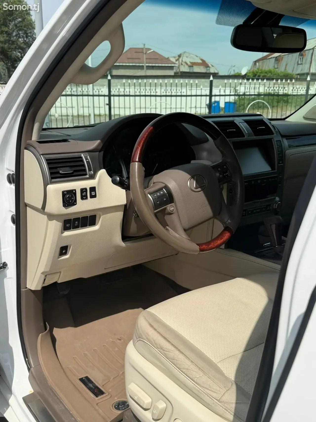 Lexus GX series 2017 · 4.6 AT