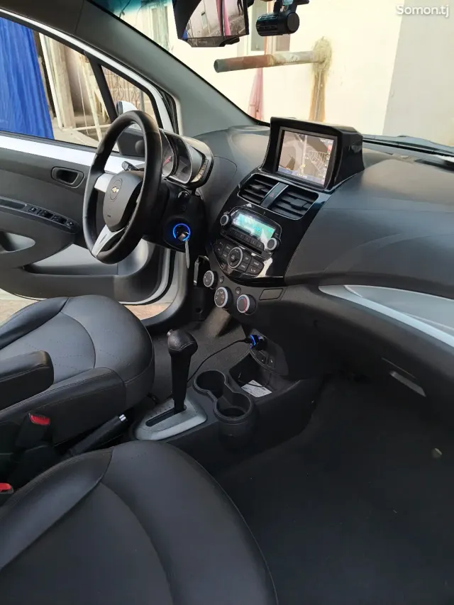 Chevrolet Spark 2014 · 1.1 AT