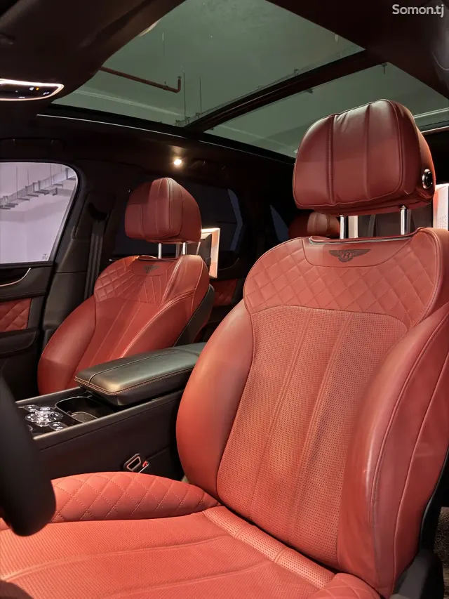 Bentley Bentayga 2018 · 6.0 AT
