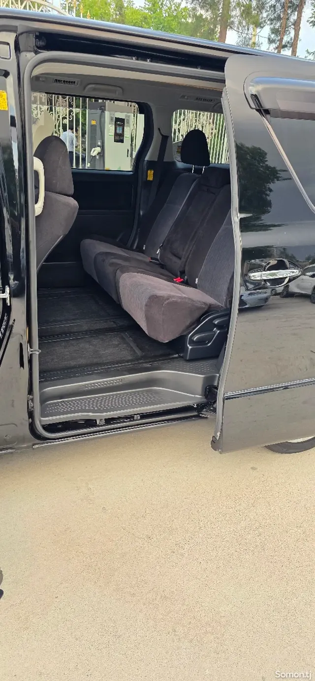 Toyota Vellfire 2014 · 2.4 AT