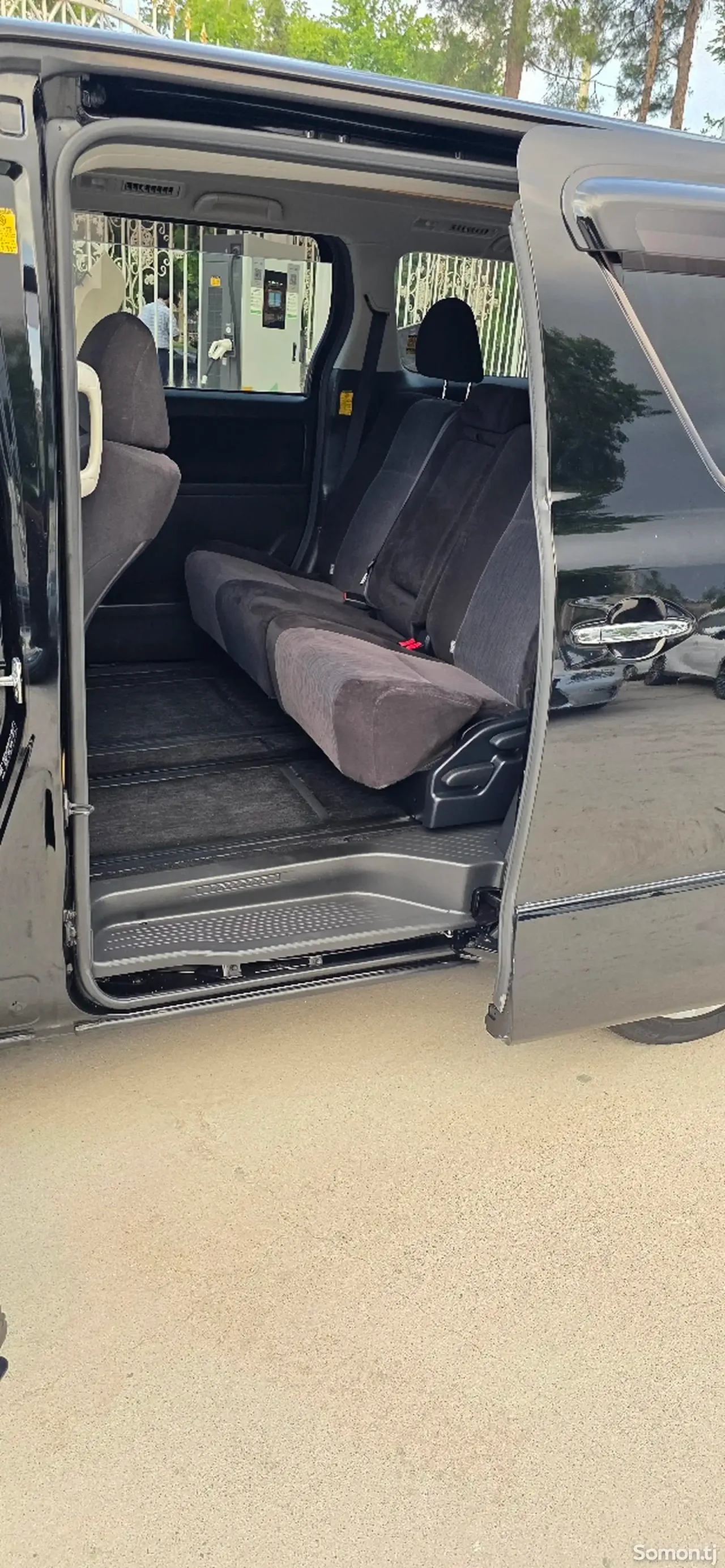 Toyota Vellfire 2014 · 2.4 AT