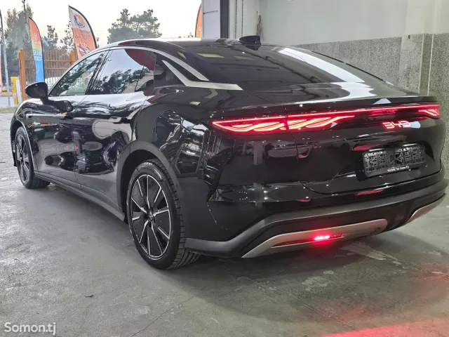 BYD Han EV 2025 · AT