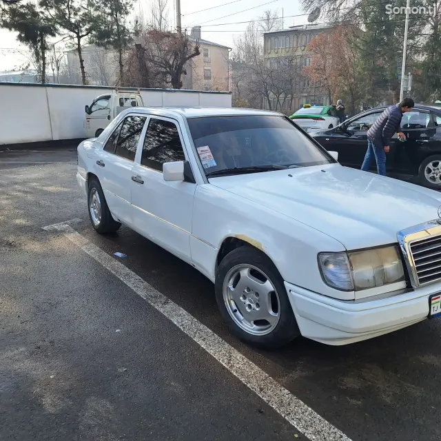 Mercedes-Benz W124 1990 · 2.0 MT