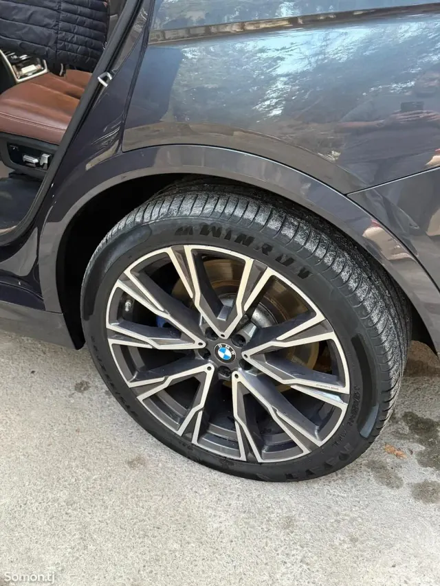 BMW X7 2021 · 4.4 AT