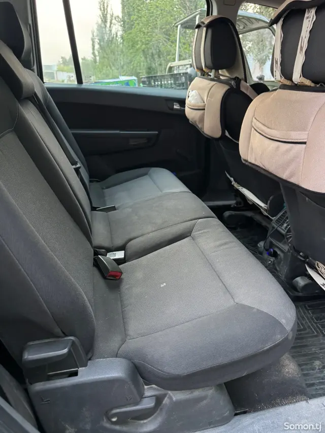 Opel Zafira 2009 · 1.8 MT