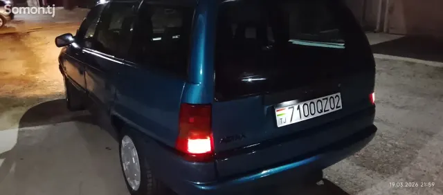 Opel Astra F 1994 · 1.6 MT