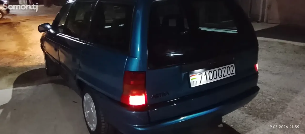 Opel Astra F 1994 · 1.6 MT