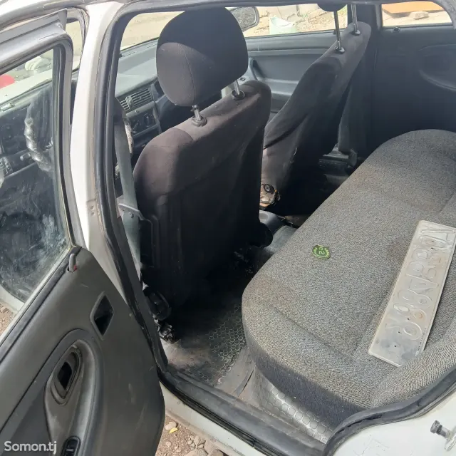 Daewoo Nexia 1995 · 1.6 MT