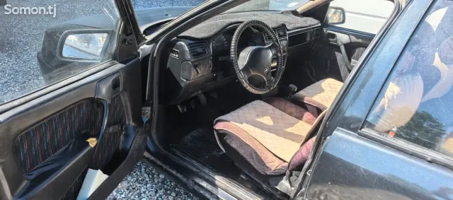 Opel Vectra A 1991 · 1.6 MT