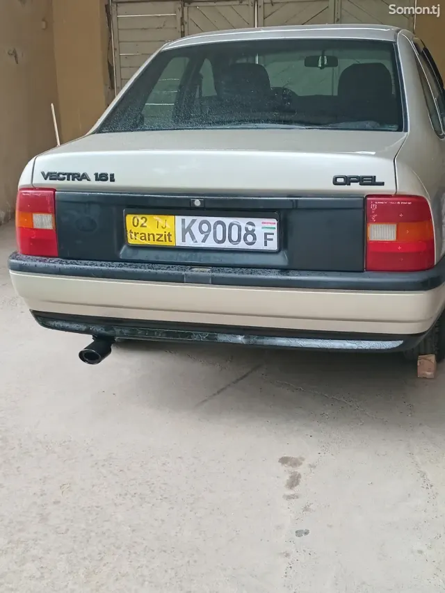 Opel Vectra A 1991 · 1.6 MT