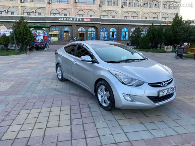 Hyundai Avante 2013 · 1.6 AT