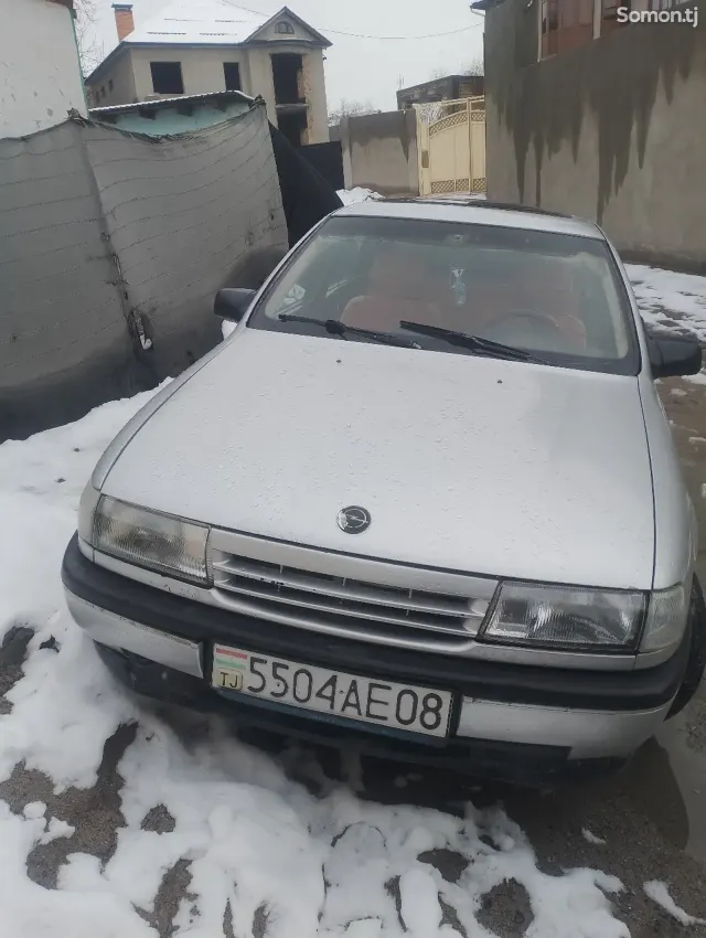 Opel Vectra A 1992 · 1.6 MT