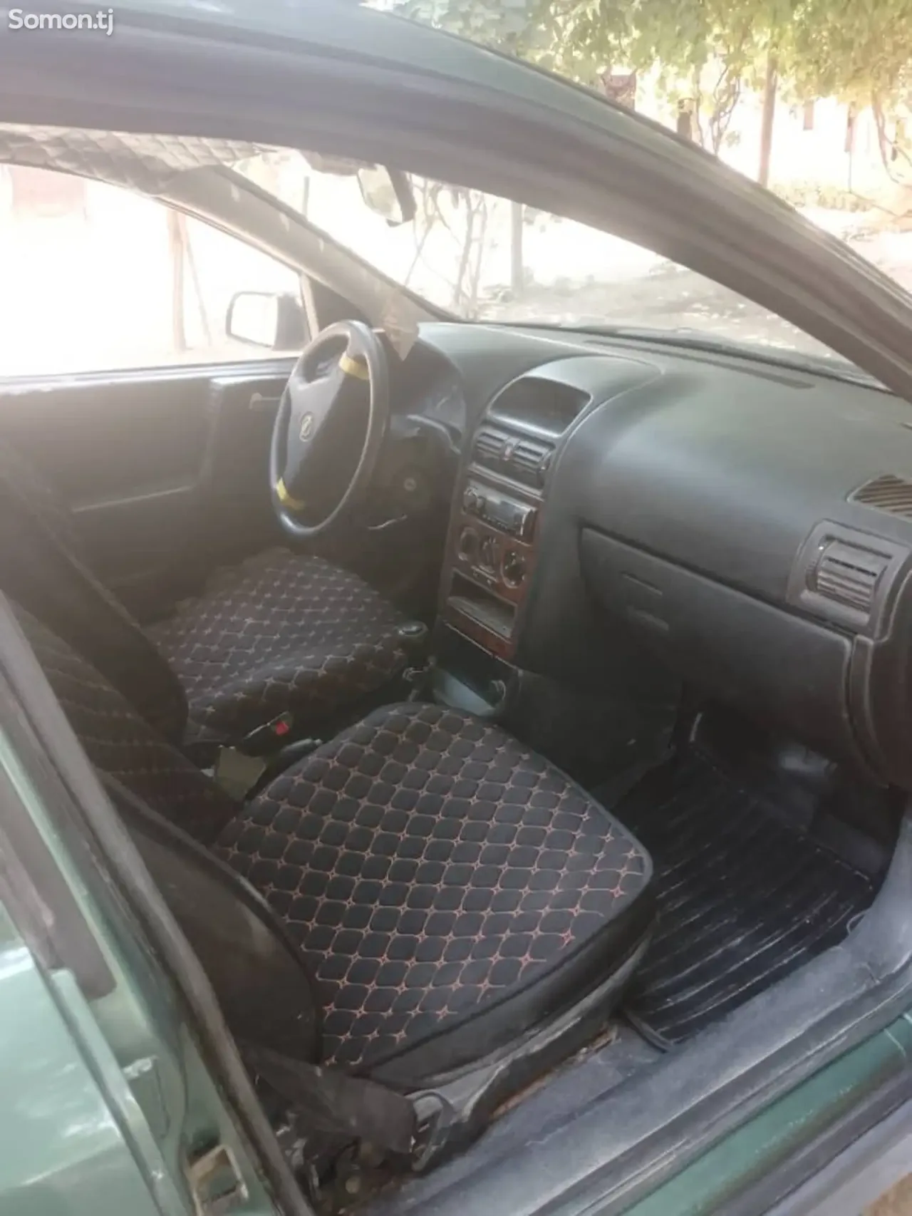 Opel Astra J 1998 · 1.6 MT