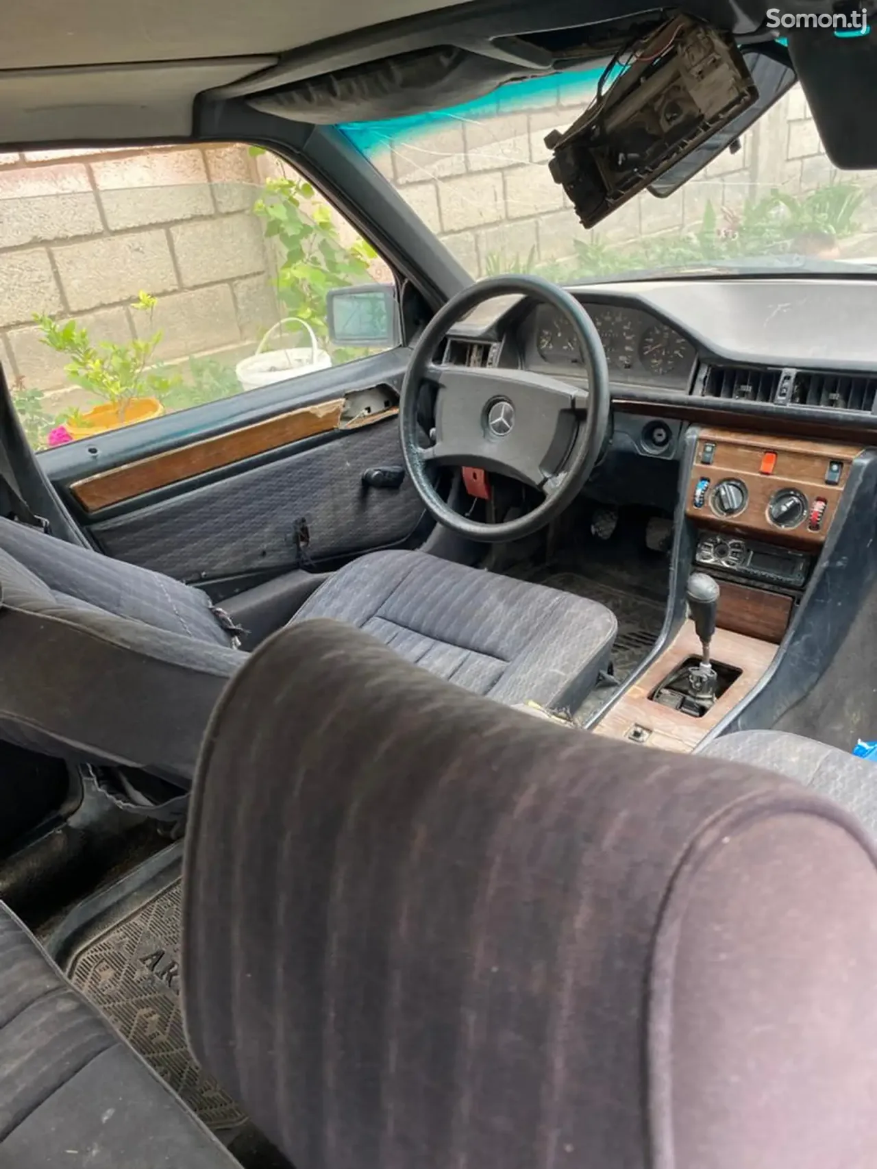 Mercedes-Benz W124 1992 · 2.4 MT