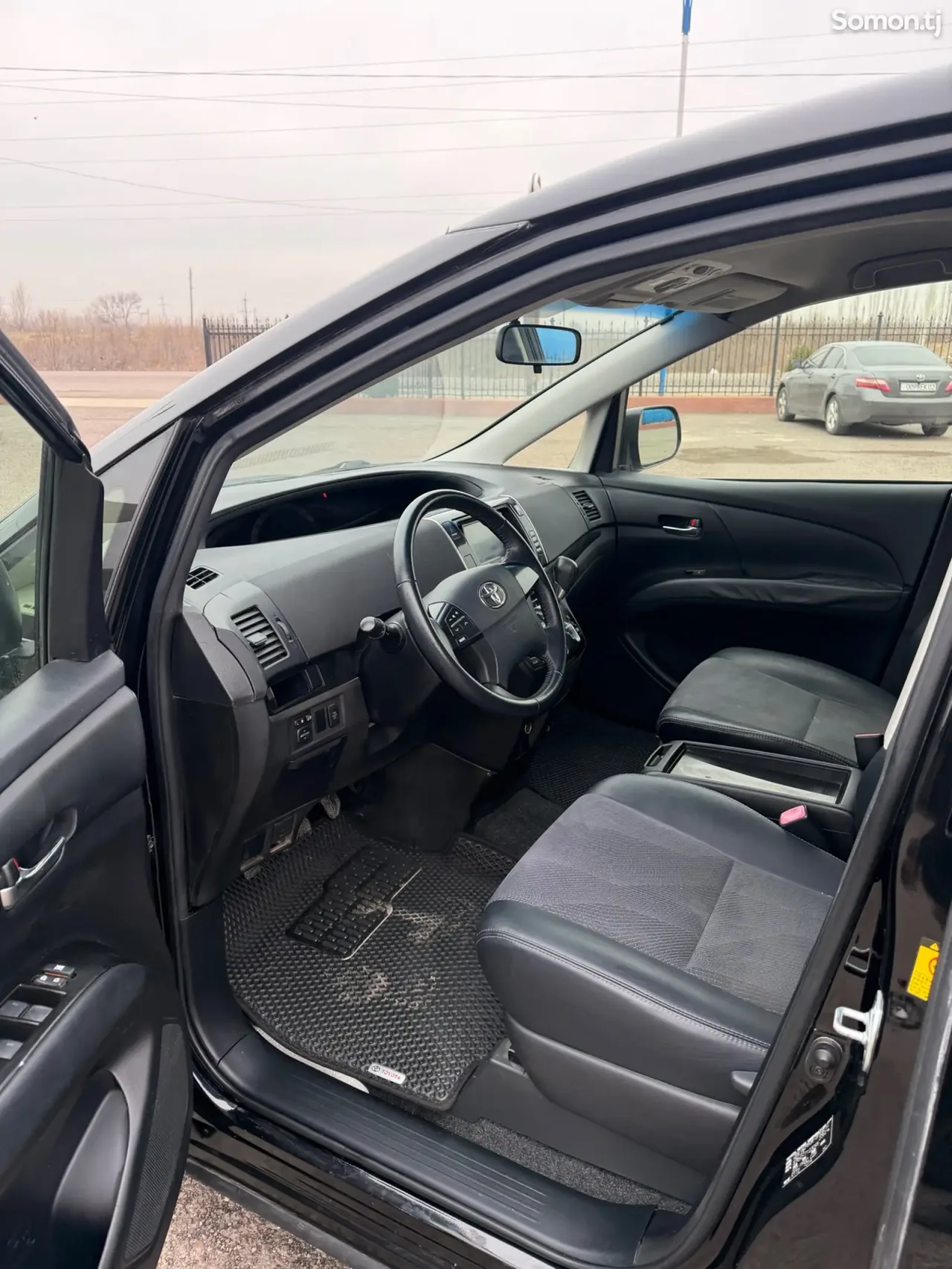 Toyota Estima 2014 · 2.4 AT