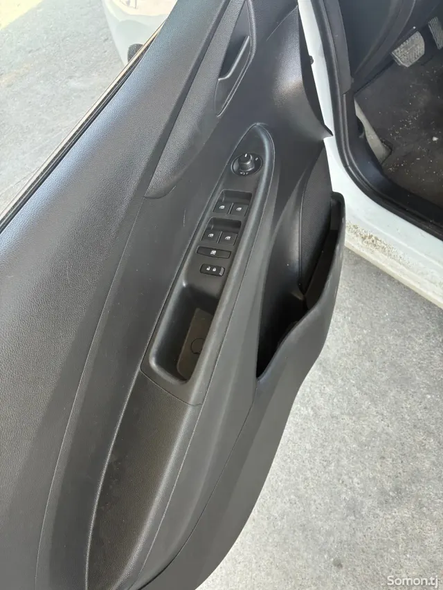 Chevrolet Spark 2016 · 1.1 AT
