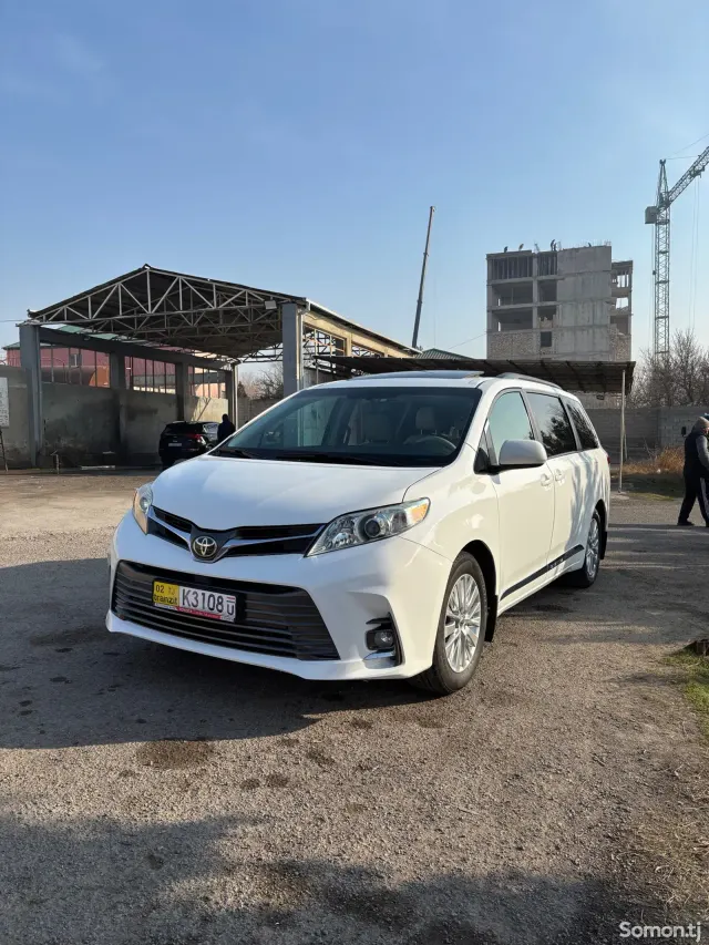 Toyota Sienna 2014 · 3.5 AT