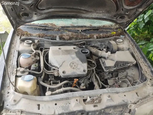 Skoda Octavia 2000 · 1.6 MT