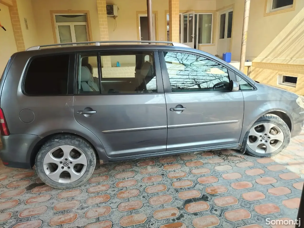 Volkswagen Touran 2007 · 1.9 AT