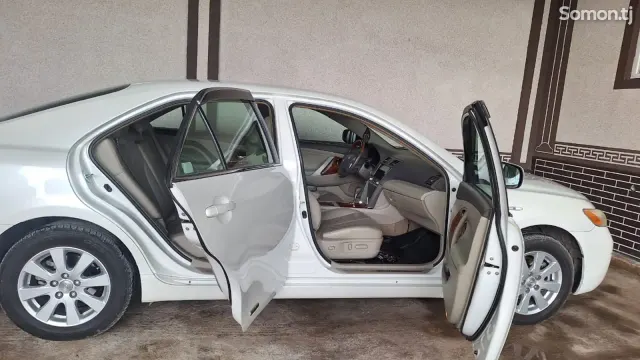 Toyota Camry 2009 · 2.4 AT