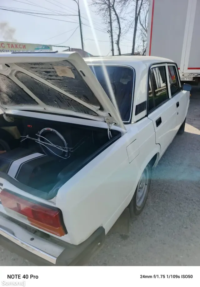 Lada (ВАЗ) 2107 2010 · 1.7 MT
