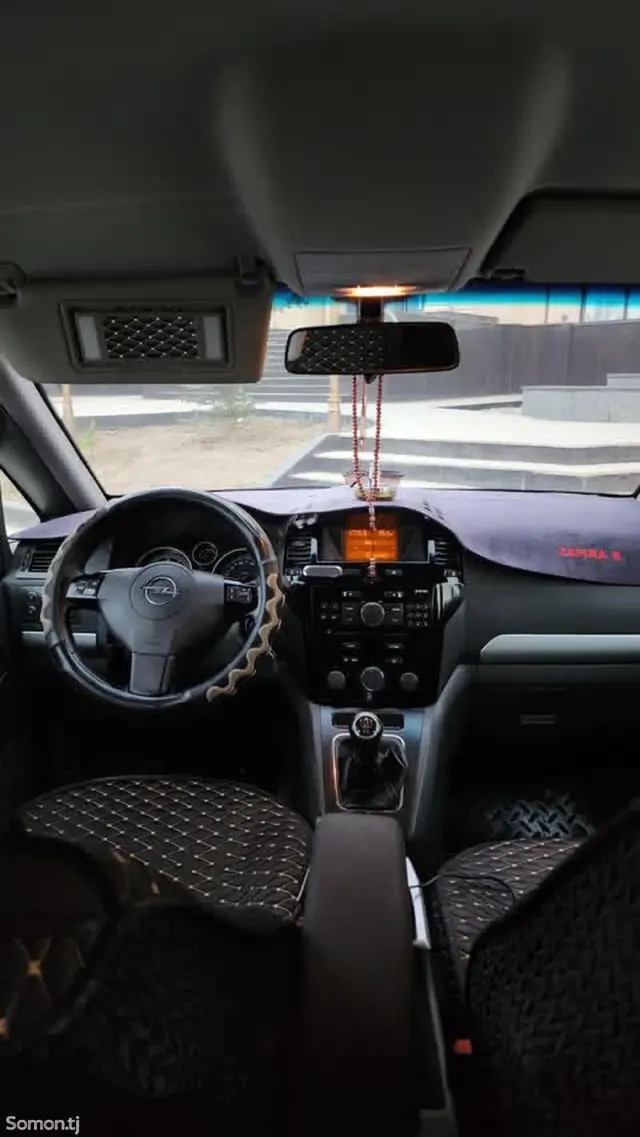 Opel Zafira 2009 · 1.8 MT