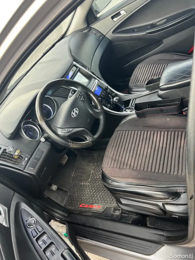 Hyundai Sonata 2010 · 2.0 AT