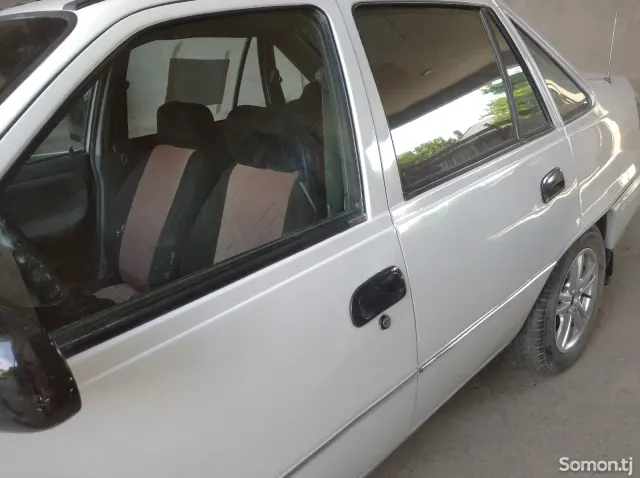 Daewoo Nexia 1995 · 1.6 MT