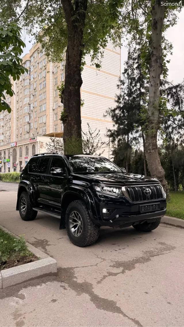 Toyota Land Cruiser Prado 2022 · 2.8 AT