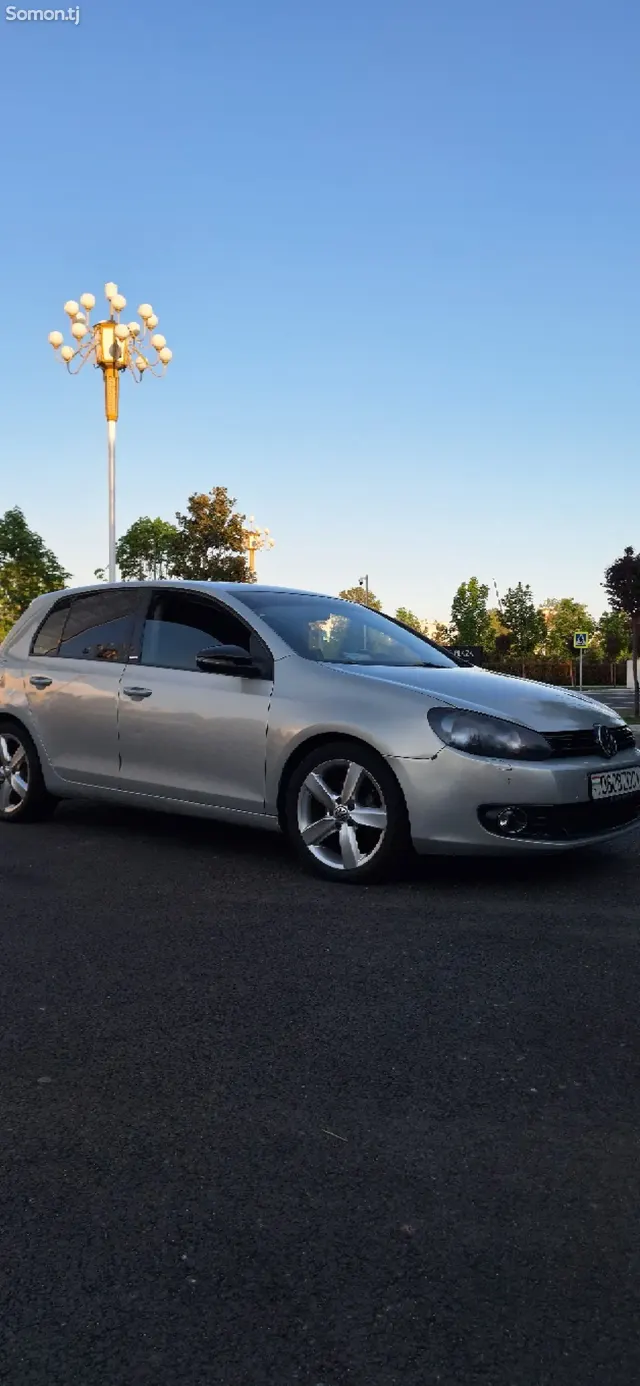 Volkswagen Golf 2012 · 1.6 MT