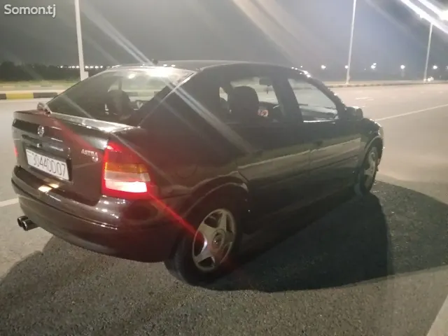 Opel Astra G 1999 · 1.6 MT