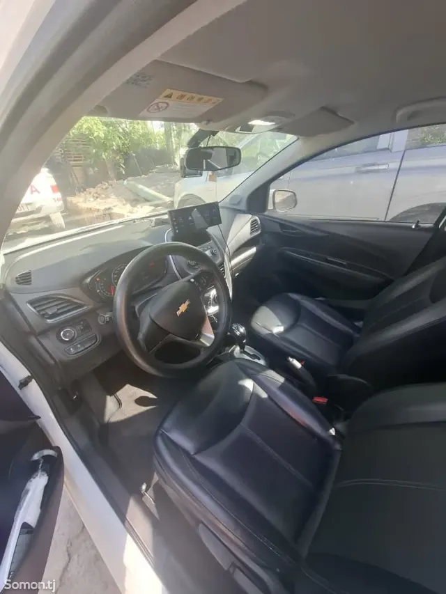 Chevrolet Spark 2016 · 1.1 AT