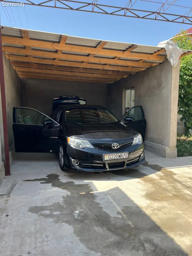Toyota Camry 2013 · 2.5 AT