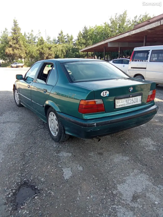 BMW 3 series 1992 · 1.6 MT