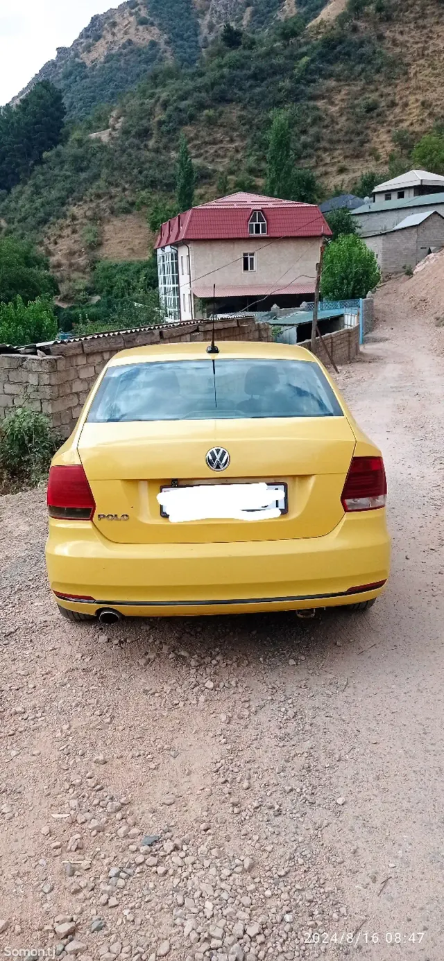 Volkswagen Polo 2018 · 1.6 MT