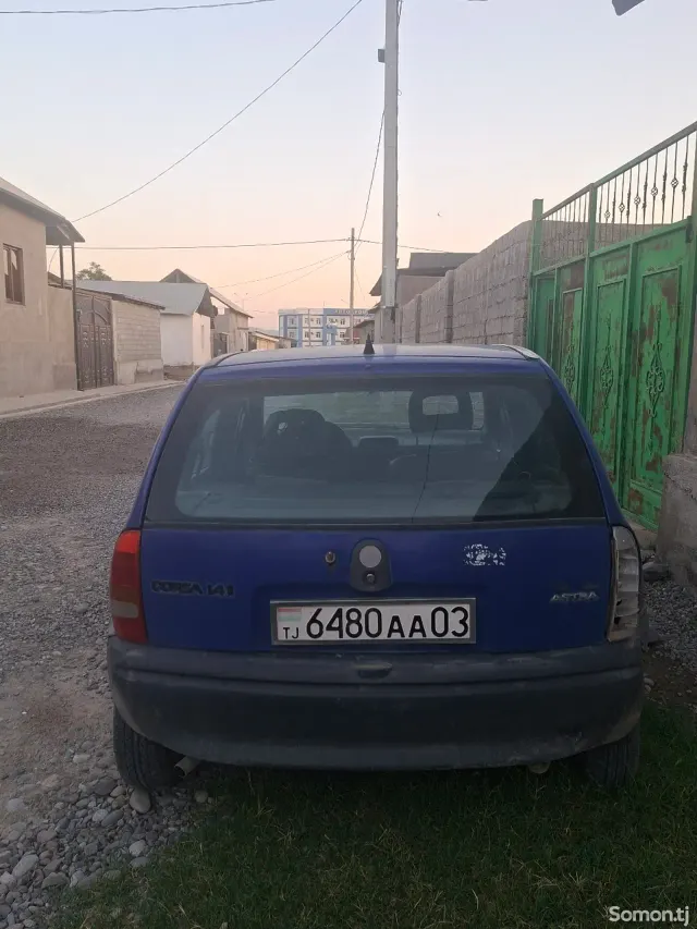 Opel Corsa 1995 · 1.6 MT