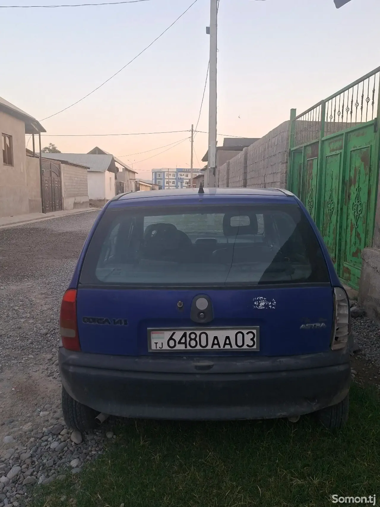 Opel Corsa 1995 · 1.6 MT