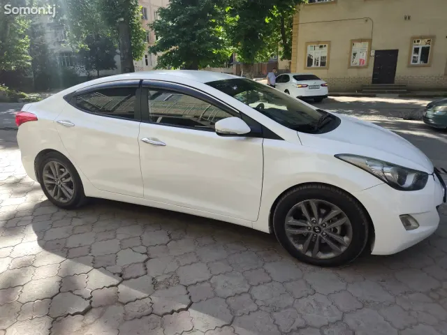 Hyundai Avante 2012 · 1.6 AT