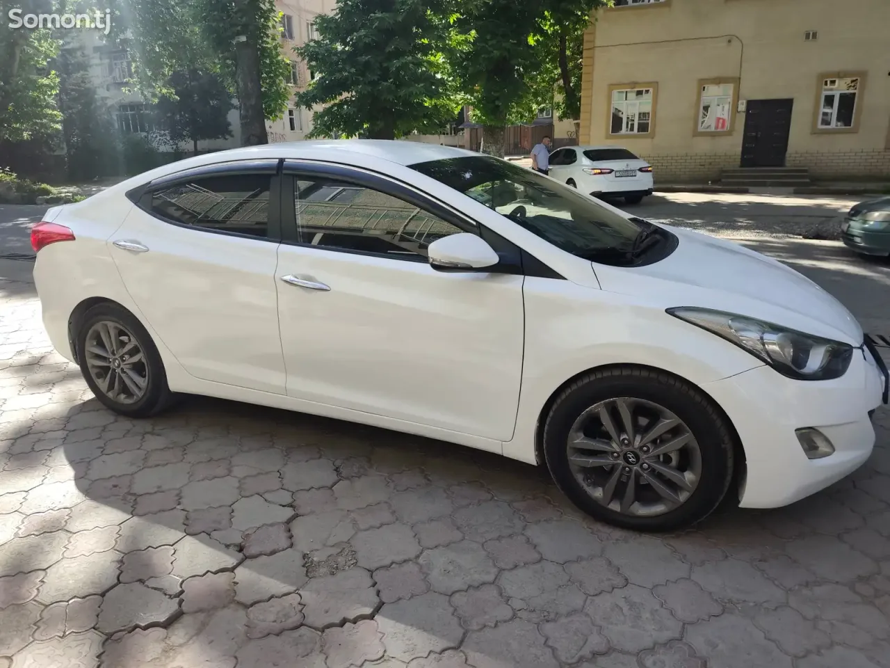 Hyundai Avante 2012 · 1.6 AT