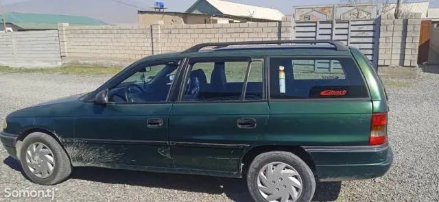 Opel Astra F 1996 · 1.6 MT
