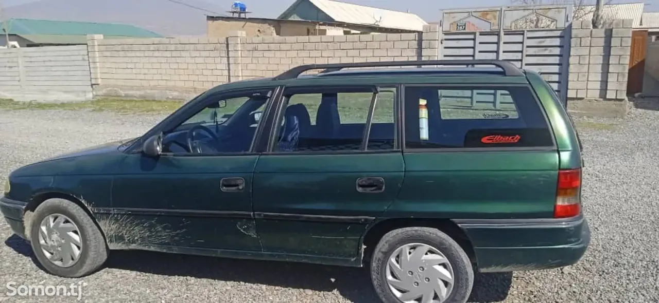 Opel Astra F 1996 · 1.6 MT