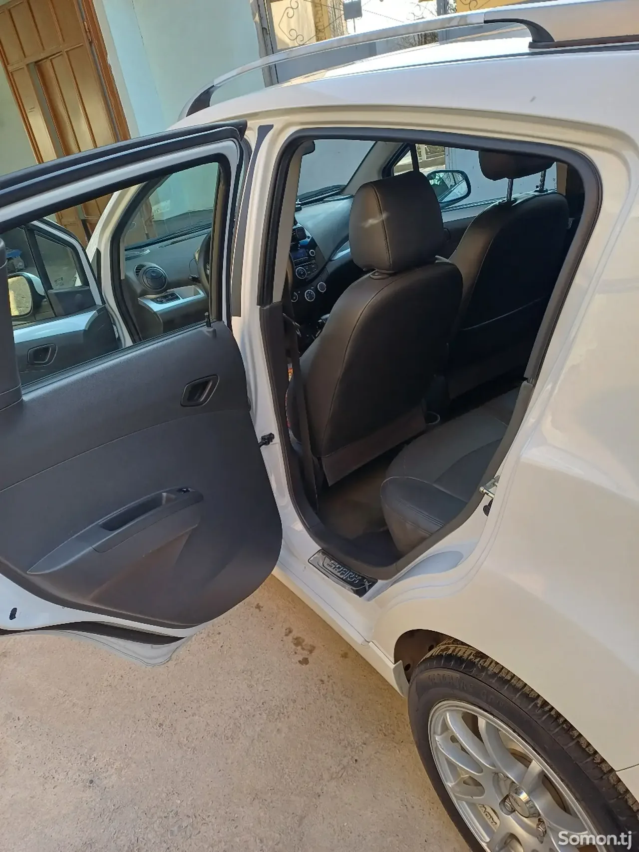 Chevrolet Spark 2014 · 1.0 AT