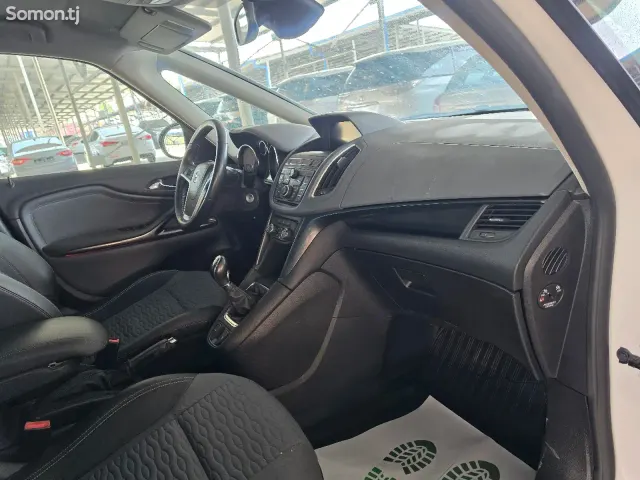 Opel Zafira 2015 · 1.6 MT