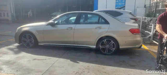 Mercedes-Benz E class 2011 · 3.5 AT