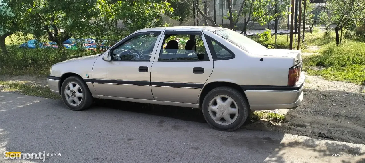 Opel Vectra A 1993 · 1.6 MT
