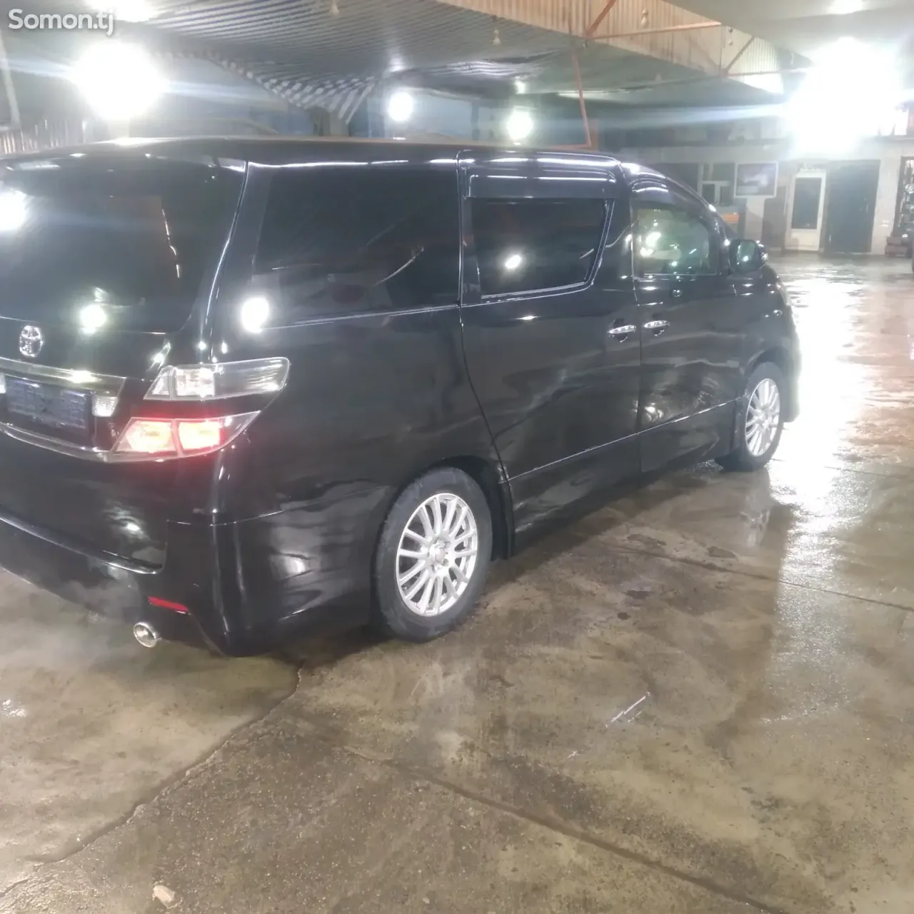 Toyota Vellfire 2010 · 2.4 AT