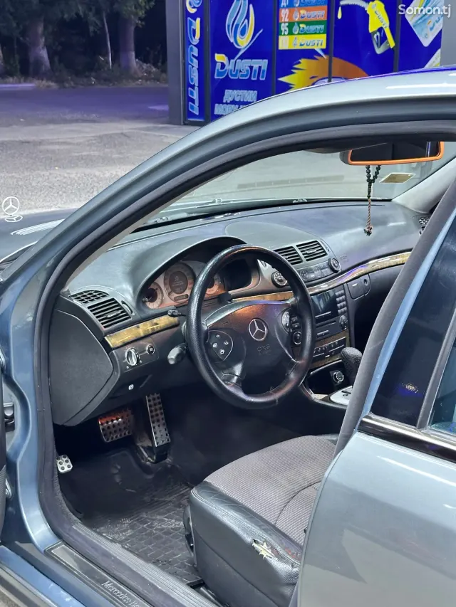 Mercedes-Benz E class 2004 · 3.2 AT