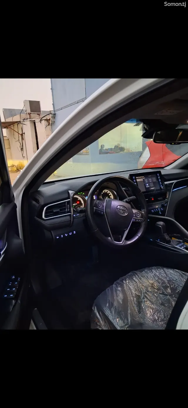 Toyota Camry 2018 · 2.5 AT