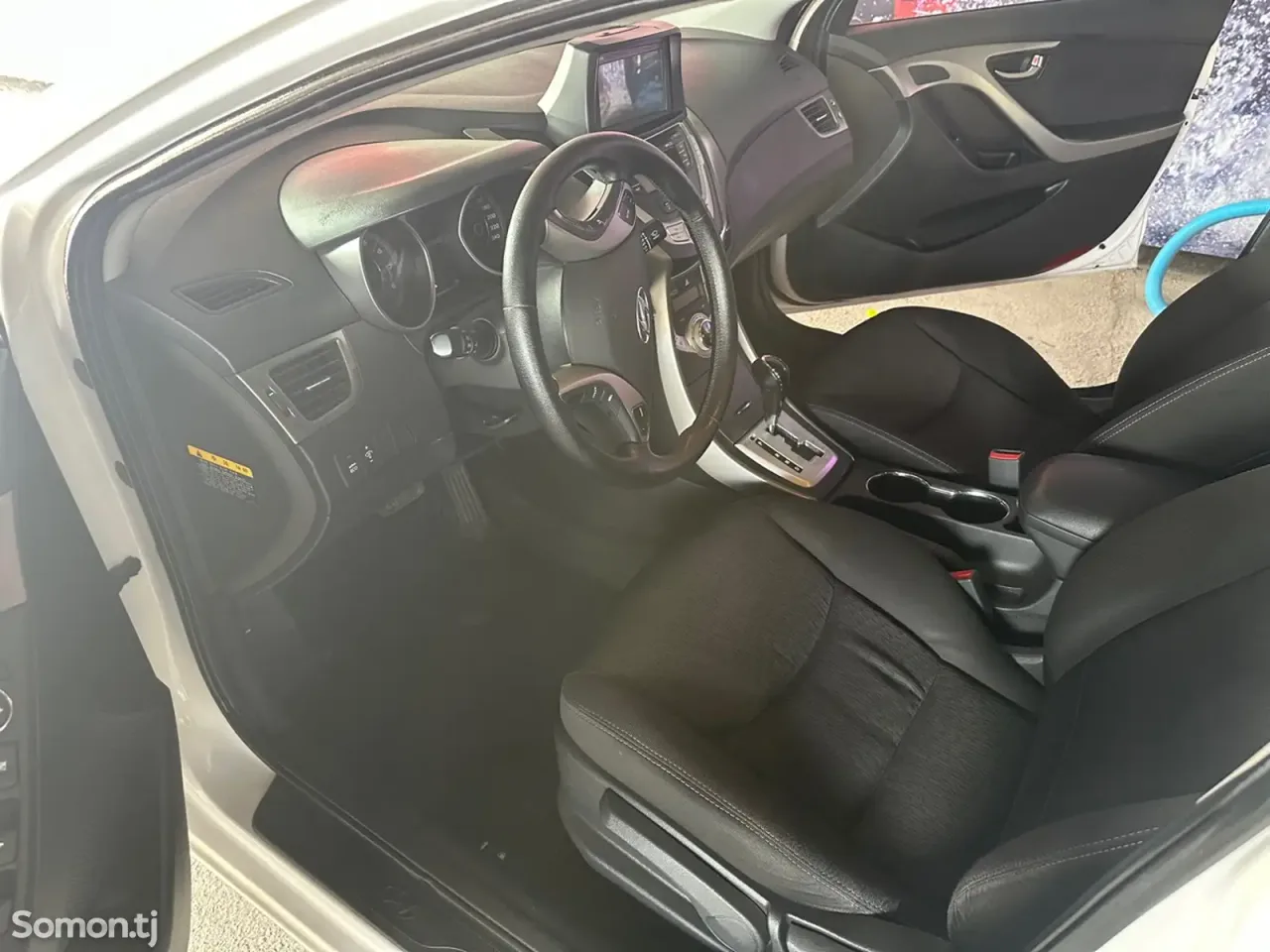 Hyundai Avante 2012 · 1.6 AT